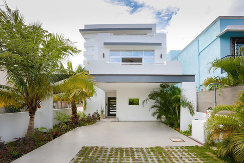 Imagen 1 de 16 de Casa En Venta En Playa Del Carmen, El Cielo Residencial
