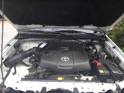 Imagen 10 de 10 de Toyota Fortuner Sr 7 Ptos Automatica 4x4