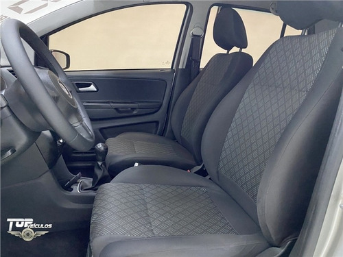 Imagem 7 de 10 de Volkswagen Fox 1.0 Mi Trendline 8v Flex 4p Manual