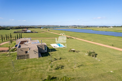 Casa En Laguna De Los Cisnes