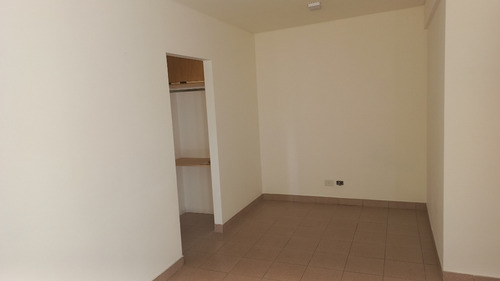 Departamento De 2 Ambientes En Pleno Centro Comercial De Flores - Nuevo Wp De Contacto 1137868438!