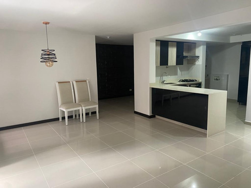 Apartamento En Venta Sector Loma De Los Bernal. Medellin 