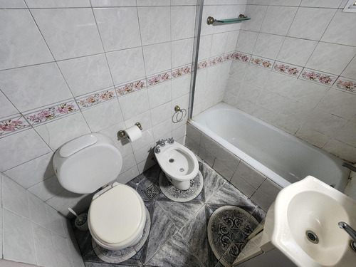 Oportunidad En Almagro. Departamento De 3 Ambientes Con Terraza De Uso Común.