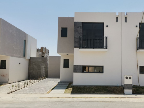 Renta De Casa En Villas Del Campo