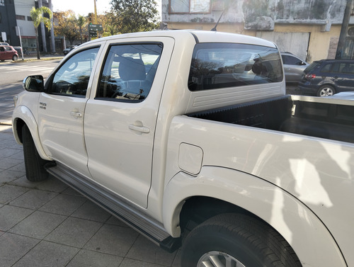 Toyota Hilux 4x2 C/d Srv 3.0 Tdi Cuero