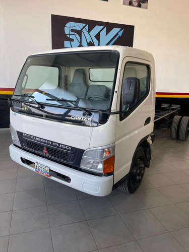 Imagen 1 de 15 de Mitsubishi Canter Fe85