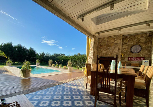 Casa En Venta En Arenas Del Sur, Orientación Noroeste.