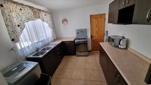 Casa Ejecutiva En Arriendo (84377)