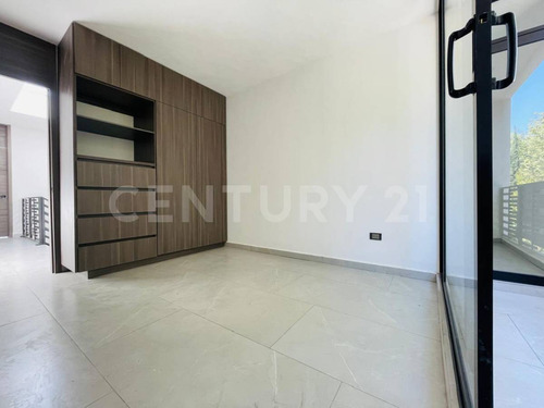 Venta Casa En Privada 3 Recamaras, 3 Baños, Con Jardín Y Sótano, Zona Cholula