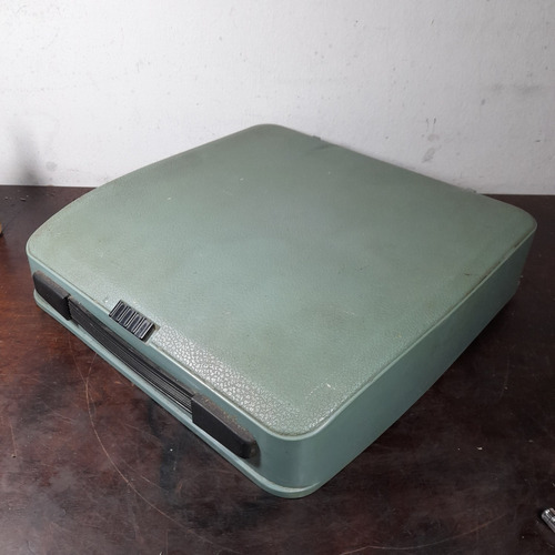 Imagem 2 de 8 de Tampa Máquina De Escrever Olivetti Lettera 82 Alça Flexível