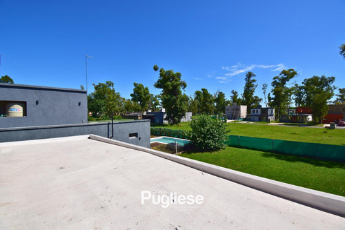 Casa 5 Ambientes En Francisco Alvarez Moreno