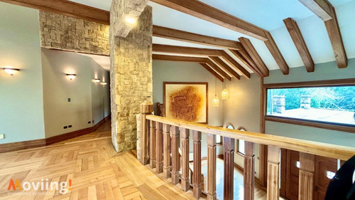 Linda Casa, Con Grandes Jardines Y Piscinas. $ Conversable