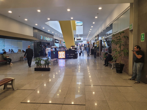 Rento Local 47 M2 En Área De Comida Rápida C. Comercial