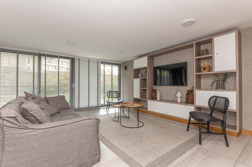 Edificio Av. Irarrázaval (1 Est. 1 Bod.) Vista Poniente Pi