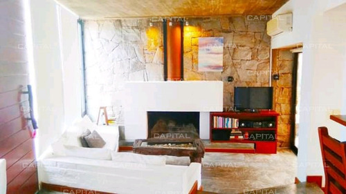 Casa En Venta De Cuatro Dormitorios, Parrilla Y Piscina En Montoya- Ref: 29850