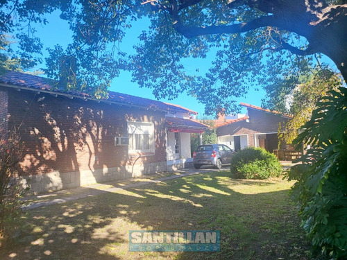 Excelente Propiedad Sobre Dos Lotes En La Mejor Zona Residencial De Ramos Mejía.