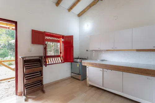 Lote En Venta En Vía Las Palmas. Cod V9098