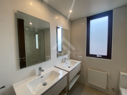 Casa En Venta De 4 Dorm. En Colina Brisas Norte