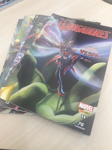Lote Com 5 Revistas Em Quadrinhos Vingadores