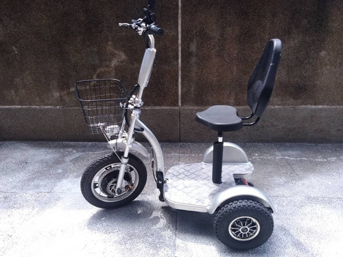 Imagen 2 de 10 de Scooter O Patinete Eléctrico Con Asiento De Tres Ruedas.
