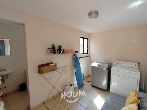 Casa En Jacarandas, Querétaro Con 3 Recámaras, 392 M², Id: 155560