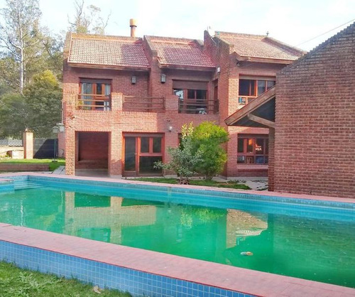 Venta| Chalet  De 4 Amb Sobre Dos Lotes Con Pileta| Los Tilos