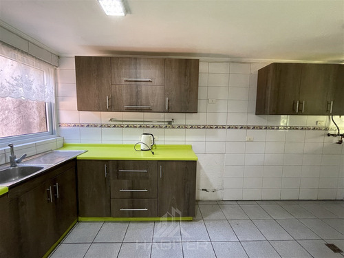 Casa Avda. Rucatremu En Arriendo De 4 Dorm. En Curicó