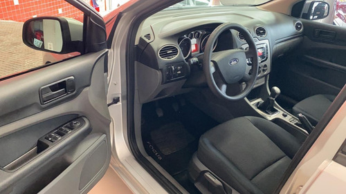 Focus Hatch Manual 2009