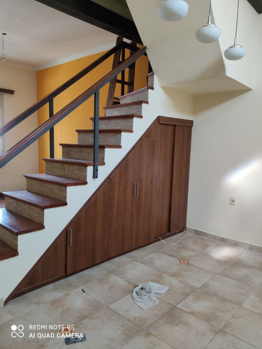 Imagen 3 de 14 de Vendo Casa Con Cochera 9 Autos ( La Comercial )