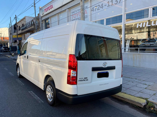 Toyota Hiace 2.8 Tdi Furgón 6at L2h2 3a 5p