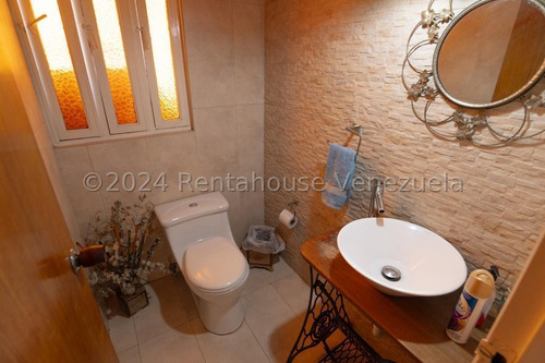En Venta Casa Duplex - Urb. Colinas Del Tamanaco.