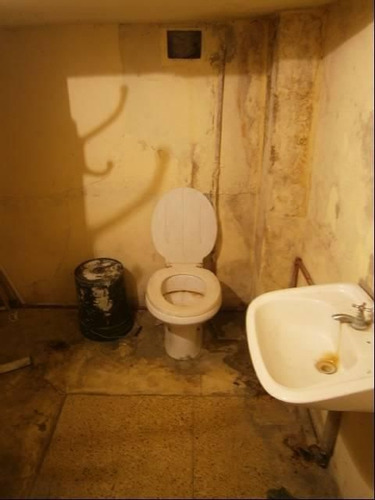 Inmueble Integrado Por 2 Deptos. P/reciclar, De 3 Amb., Idea