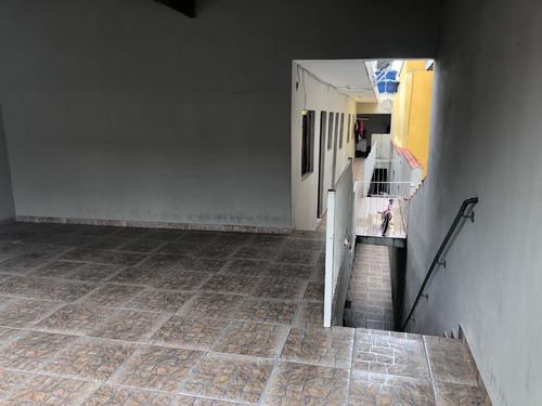 02 Casas Com 3 Quartos Cada. Garagem Coberta E Portão Auto.