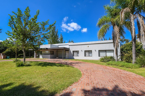 Casa De 3 Dormitorios Con Pileta - Country Cerrado - Aldea