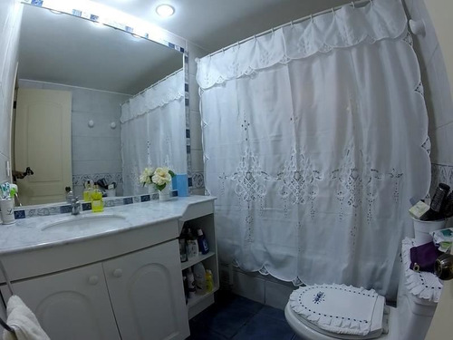 Casa En Venta De 5 Dorm. En Peñalolén
