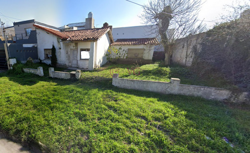 Chalet 4 Amb.2 Baños.a Reciclar.barrio Estrada/caisamar.
