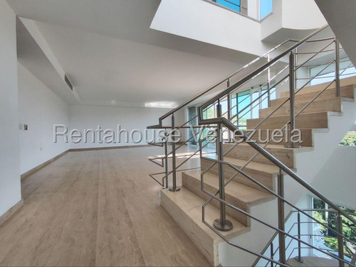 Apartamento Piso Alto Multinivel 680 M² 4h, 8b, 4p, Residencias Bosque Los Chorros Con Pozo De Agua Planta Eléctrica En Calle Cerrada En Venta En Los Chorros Avenida Principal De Los Chorros Caracas