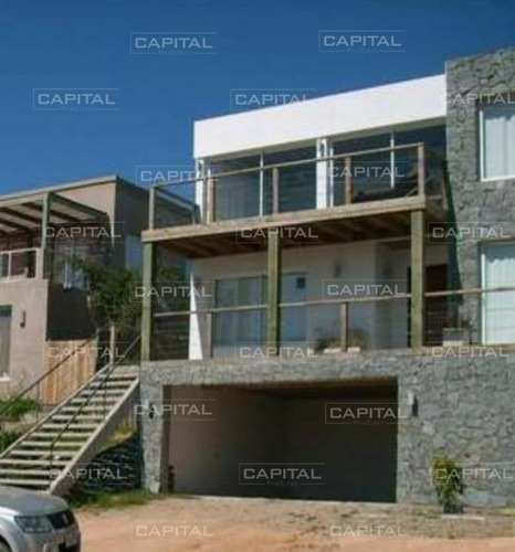 Muy Buena Casa En Venta En Punta Piedras, Manantiales.- Ref: 25371