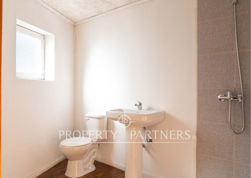 Casa Ideal Para Oficinas O Uso Comercial Por Su Ub...