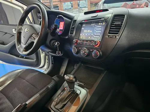 Kia Cerato Pro 1.6 Summa Triptonico Soonruf
