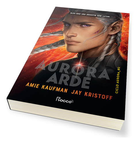 Aurora Arde, De Amie; Kristoff, Jay. Editora Fábrica231, Capa Mole Em Português