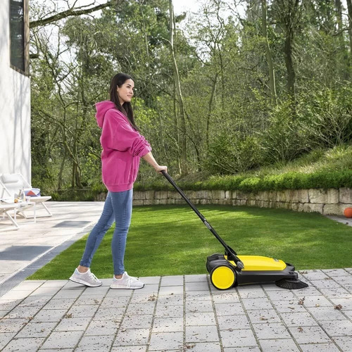 Imagem 4 de 5 de Varredeira De Piso Karcher Manual Com Recolhedor 20l S4 Twin