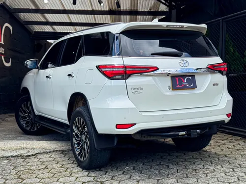 Toyota Fortuner Srv 2.4 At 2022 Especial