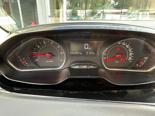 Peugeot 208 Premier 1.2 MT