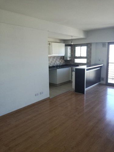 Imagen 5 de 13 de Alquiler, Flores, Departamento De 2 Amb Cfte Con Balcon