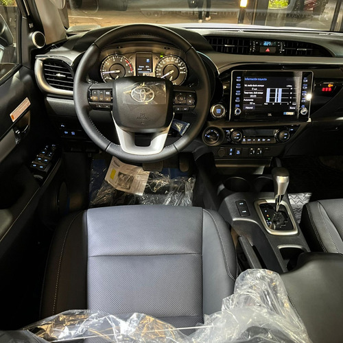 Imagen 12 de 19 de Toyota Hilux 2.8 Cd Srx 177cv 4x4 At