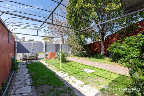 Venta Casa 3 Ambientes Con Cochera Y Jardin Padua. Acepta Permuta