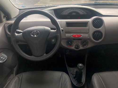Toyota Etios Hatch X 1.3 16v(flex)