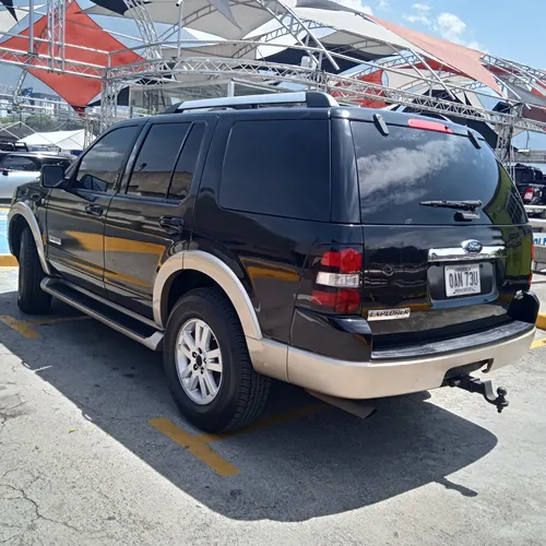 Ford Explorer Automática.