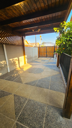 Se Vende Casa 4d+4b+2est. Barrio Las Encinas, Maipu.